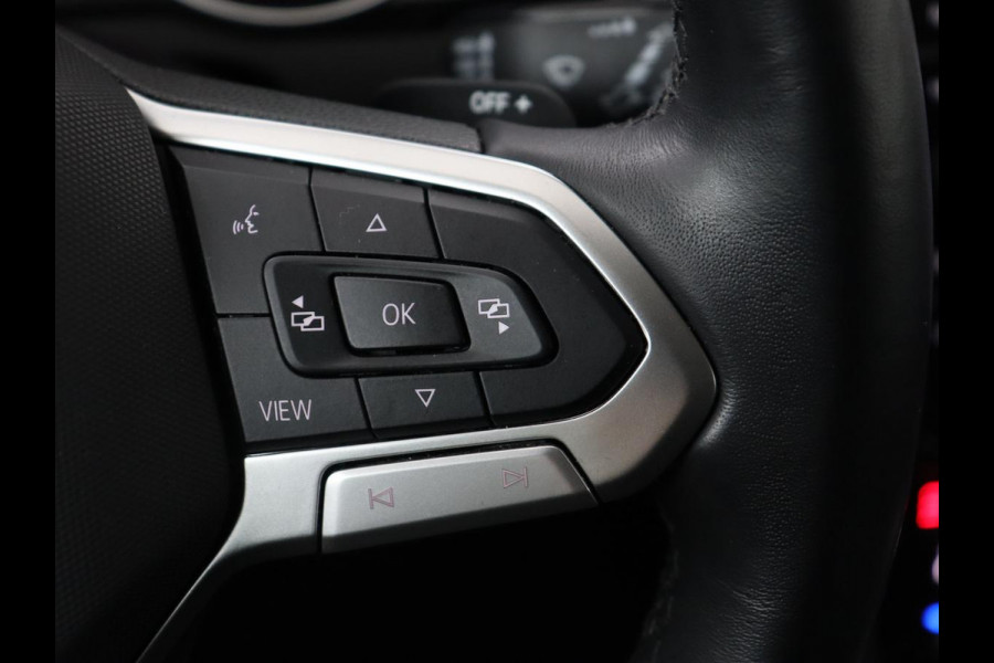 Volkswagen Passat 1.5 TSI Comfort Business | Stoelverwarming | Leder/Alcantara | Trekhaak | Adaptive cruise | Navigatie | Full LED | Parkeerhulp | Climate control | Bluetooth