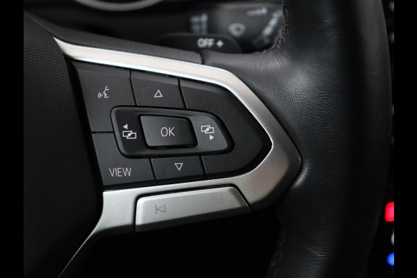 Volkswagen Passat 1.5 TSI Comfort Business | Stoelverwarming | Leder/Alcantara | Trekhaak | Adaptive cruise | Navigatie | Full LED | Parkeerhulp | Climate control | Bluetooth