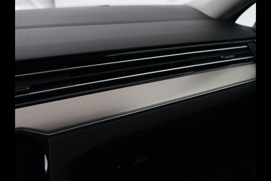 Volkswagen Passat 1.5 TSI Comfort Business | Stoelverwarming | Leder/Alcantara | Trekhaak | Adaptive cruise | Navigatie | Full LED | Parkeerhulp | Climate control | Bluetooth