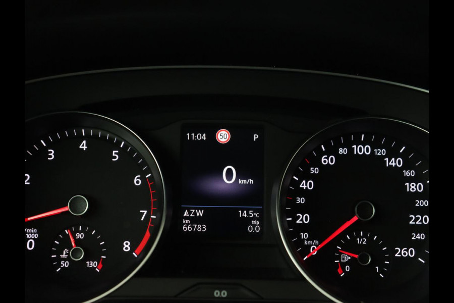Volkswagen Passat 1.5 TSI Comfort Business | Stoelverwarming | Leder/Alcantara | Trekhaak | Adaptive cruise | Navigatie | Full LED | Parkeerhulp | Climate control | Bluetooth