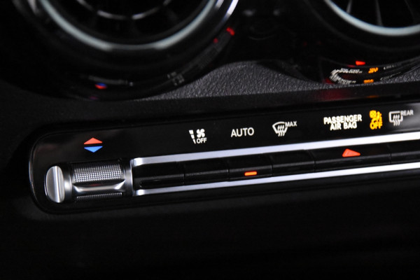 Mercedes-Benz Glb 200 Business Solution *1ste Eigenaar*Leer*Navigatie*Stoelverwarming*