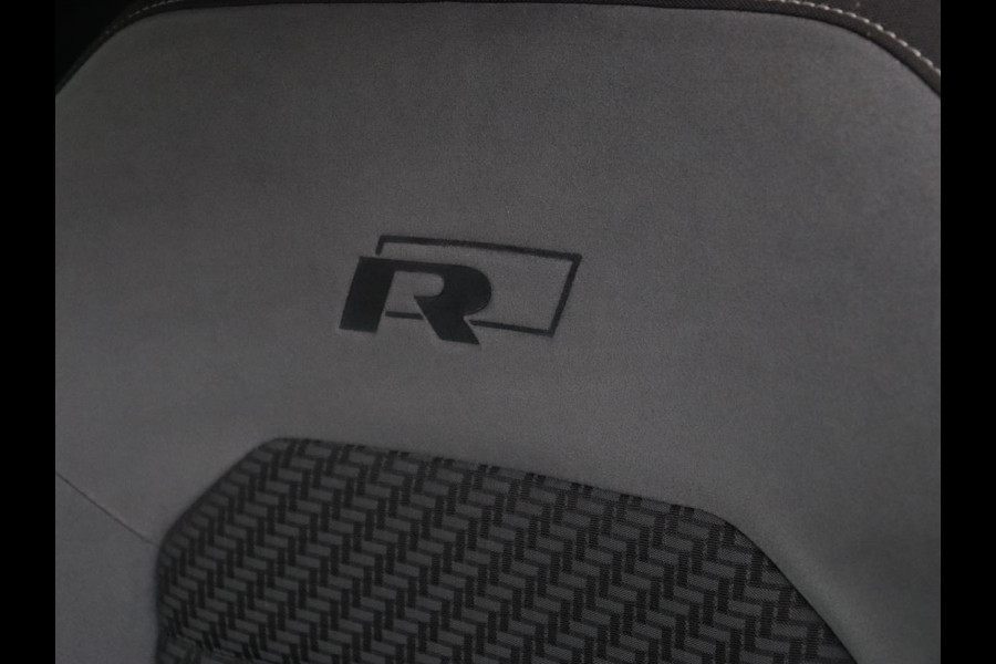 Volkswagen Golf 1.5 TSI R Line | Panoramadak | Trekhaak | Stoelverwarming | Adaptive cruise | Camera | Carplay | Navigatie | Full LED | Navigatie