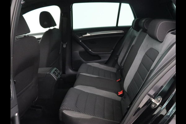 Volkswagen Golf 1.5 TSI R Line | Panoramadak | Trekhaak | Stoelverwarming | Adaptive cruise | Camera | Carplay | Navigatie | Full LED | Navigatie