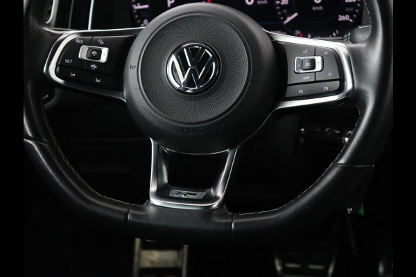 Volkswagen Golf 1.5 TSI R Line | Panoramadak | Trekhaak | Stoelverwarming | Adaptive cruise | Camera | Carplay | Navigatie | Full LED | Navigatie