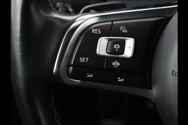 Volkswagen Golf 1.5 TSI R Line | Panoramadak | Trekhaak | Stoelverwarming | Adaptive cruise | Camera | Carplay | Navigatie | Full LED | Navigatie