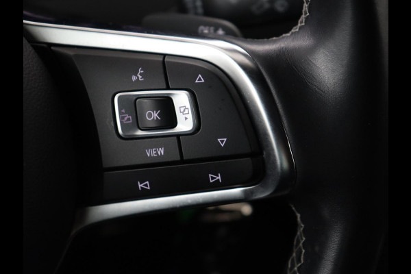 Volkswagen Golf 1.5 TSI R Line | Panoramadak | Trekhaak | Stoelverwarming | Adaptive cruise | Camera | Carplay | Navigatie | Full LED | Navigatie