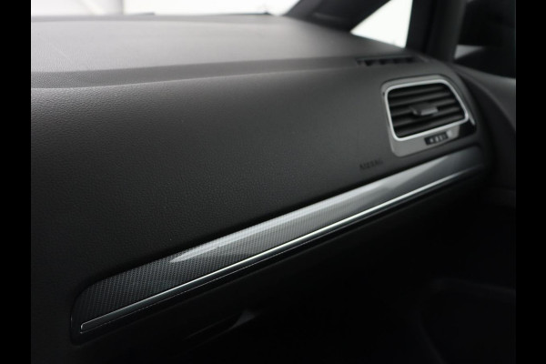 Volkswagen Golf 1.5 TSI R Line | Panoramadak | Trekhaak | Stoelverwarming | Adaptive cruise | Camera | Carplay | Navigatie | Full LED | Navigatie