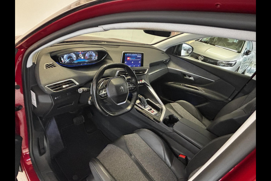 Peugeot 3008 1.2 PureTech Allure Automaat | Afneembare trekhaak | Panoramadak | Navigatie | Achteruitrijcamera | Android auto / Apple carplay
