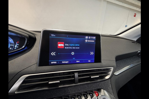Peugeot 3008 1.2 PureTech Allure Automaat | Afneembare trekhaak | Panoramadak | Navigatie | Achteruitrijcamera | Android auto / Apple carplay
