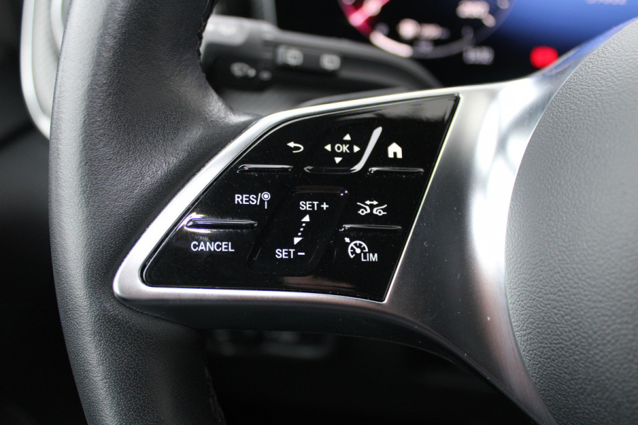 Mercedes-Benz V-Klasse 300d / XXL / 4-matic / DC / AMG / Luchtvering / Burmester / Elec Stoelen / Vol Opties / NIEUWSTAAT