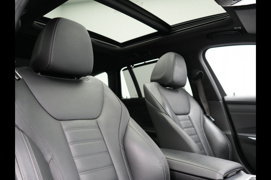 BMW 3 Serie Touring 330e M Sport Plug In Hybrid 293pk Dealer O.H. PHEV | Trekhaak Af Fabriek | Panodak | Head Up | Adaptive Cruise | 360 Camera | Laser LED | Lederen Sportstoelen Memory & Verwarmd | Apple Carplay | Sfeerverlichting | 19"L.M |