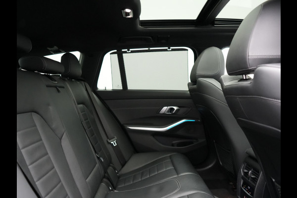 BMW 3 Serie Touring 330e M Sport Plug In Hybrid 293pk Dealer O.H. PHEV | Trekhaak Af Fabriek | Panodak | Head Up | Adaptive Cruise | 360 Camera | Laser LED | Lederen Sportstoelen Memory & Verwarmd | Apple Carplay | Sfeerverlichting | 19"L.M |