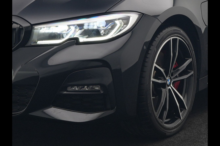 BMW 3 Serie Touring 330e M Sport Plug In Hybrid 293pk Dealer O.H. PHEV | Trekhaak Af Fabriek | Panodak | Head Up | Adaptive Cruise | 360 Camera | Laser LED | Lederen Sportstoelen Memory & Verwarmd | Apple Carplay | Sfeerverlichting | 19"L.M |