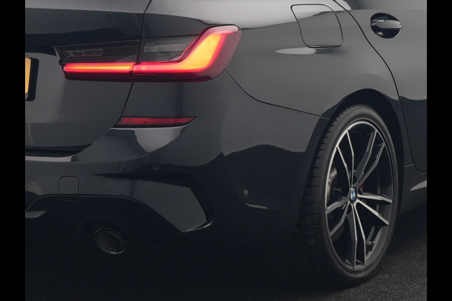 BMW 3 Serie Touring 330e M Sport Plug In Hybrid 293pk Dealer O.H. PHEV | Trekhaak Af Fabriek | Panodak | Head Up | Adaptive Cruise | 360 Camera | Laser LED | Lederen Sportstoelen Memory & Verwarmd | Apple Carplay | Sfeerverlichting | 19"L.M |