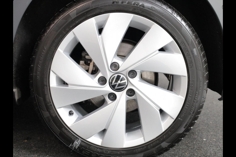 Volkswagen Golf 1.5 eHybrid Life Edition 204 pk Automaat (DSG) | Verlengde garantie | Navigatie via App | Parkeersensoren (Park assist) | Achteruitrijcamera | Stoelverwarming |