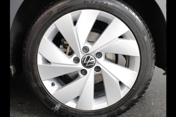 Volkswagen Golf 1.5 eHybrid Life Edition 204 pk Automaat (DSG) | Verlengde garantie | Navigatie via App | Parkeersensoren (Park assist) | Achteruitrijcamera | Stoelverwarming |
