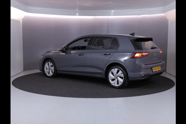 Volkswagen Golf 1.5 eHybrid Life Edition 204 pk Automaat (DSG) | Verlengde garantie | Navigatie via App | Parkeersensoren (Park assist) | Achteruitrijcamera | Stoelverwarming |