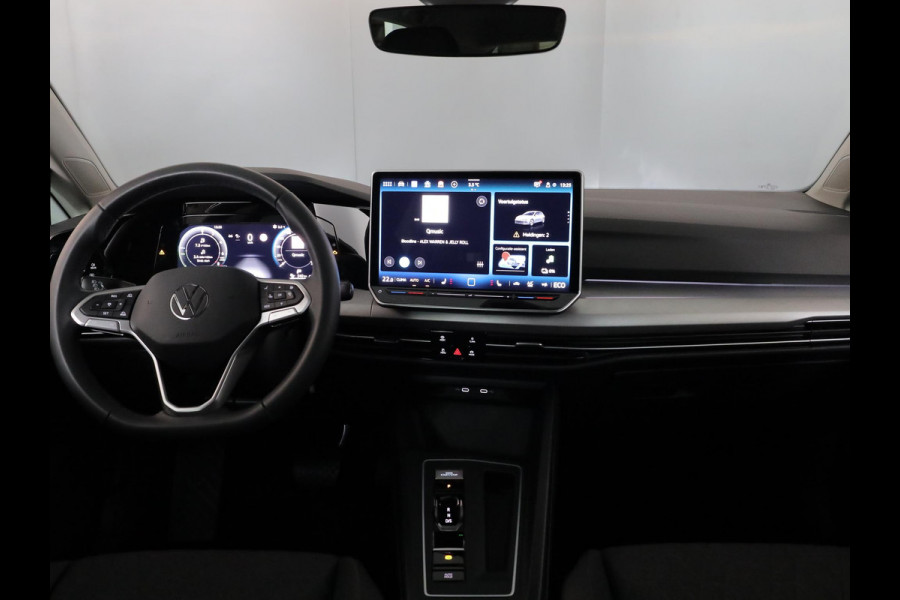 Volkswagen Golf 1.5 eHybrid Life Edition 204 pk Automaat (DSG) | Verlengde garantie | Navigatie via App | Parkeersensoren (Park assist) | Achteruitrijcamera | Stoelverwarming |