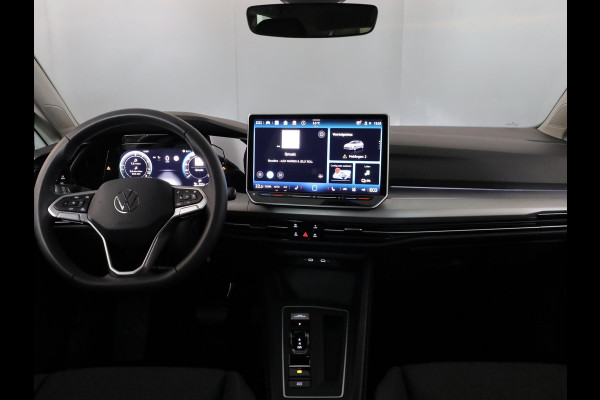 Volkswagen Golf 1.5 eHybrid Life Edition 204 pk Automaat (DSG) | Verlengde garantie | Navigatie via App | Parkeersensoren (Park assist) | Achteruitrijcamera | Stoelverwarming |
