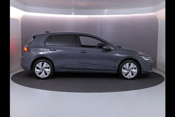 Volkswagen Golf 1.5 eHybrid Life Edition 204 pk Automaat (DSG) | Verlengde garantie | Navigatie via App | Parkeersensoren (Park assist) | Achteruitrijcamera | Stoelverwarming |