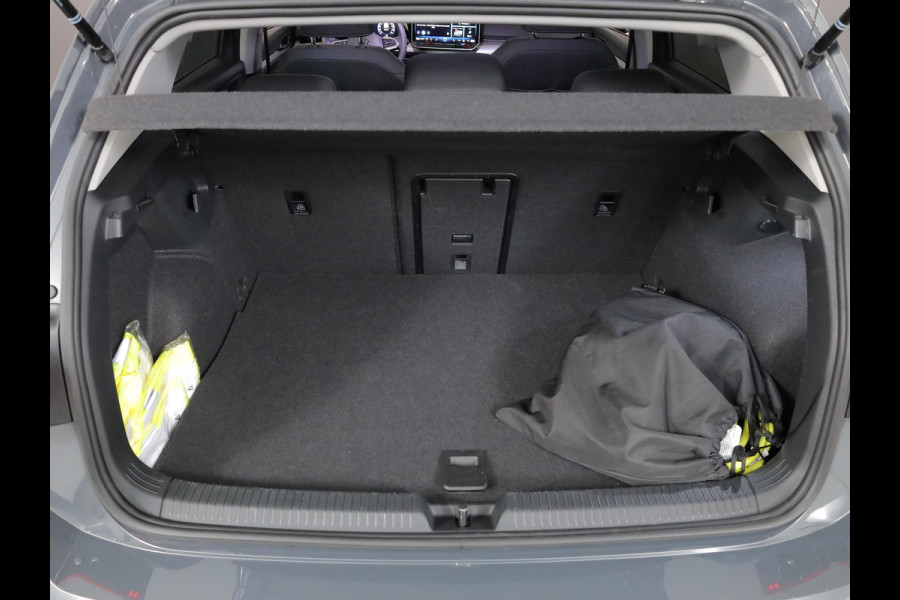 Volkswagen Golf 1.5 eHybrid Life Edition 204 pk Automaat (DSG) | Verlengde garantie | Navigatie via App | Parkeersensoren (Park assist) | Achteruitrijcamera | Stoelverwarming |