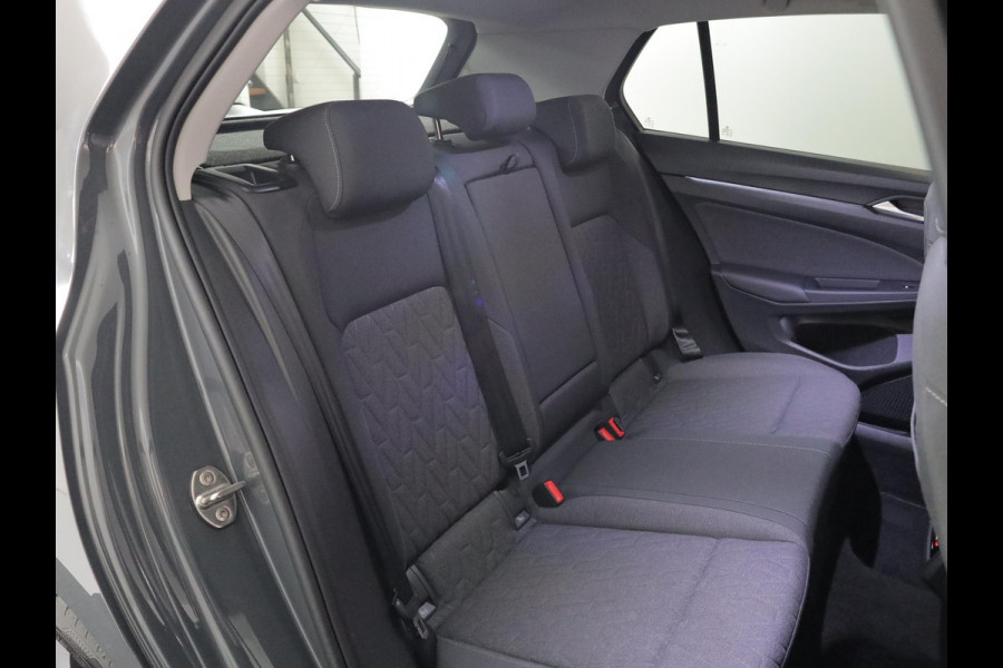 Volkswagen Golf 1.5 eHybrid Life Edition 204 pk Automaat (DSG) | Verlengde garantie | Navigatie via App | Parkeersensoren (Park assist) | Achteruitrijcamera | Stoelverwarming |