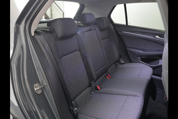 Volkswagen Golf 1.5 eHybrid Life Edition 204 pk Automaat (DSG) | Verlengde garantie | Navigatie via App | Parkeersensoren (Park assist) | Achteruitrijcamera | Stoelverwarming |