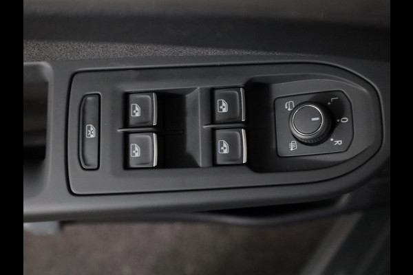 Volkswagen Golf 1.5 eHybrid Life Edition 204 pk Automaat (DSG) | Verlengde garantie | Navigatie via App | Parkeersensoren (Park assist) | Achteruitrijcamera | Stoelverwarming |