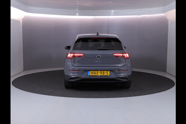 Volkswagen Golf 1.5 eHybrid Life Edition 204 pk Automaat (DSG) | Verlengde garantie | Navigatie via App | Parkeersensoren (Park assist) | Achteruitrijcamera | Stoelverwarming |