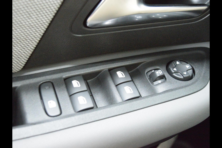 Citroën C4 1.2 Hybrid 145pk Collection CAMERA MET SENSOREN | NAVI & CARPLAY | E.C.C. | STOELVERWARMING | UIT VOORRAAD LEVERBAAR