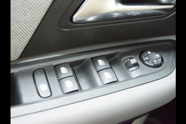 Citroën C4 1.2 Hybrid 145pk Collection CAMERA MET SENSOREN | NAVI & CARPLAY | E.C.C. | STOELVERWARMING | UIT VOORRAAD LEVERBAAR