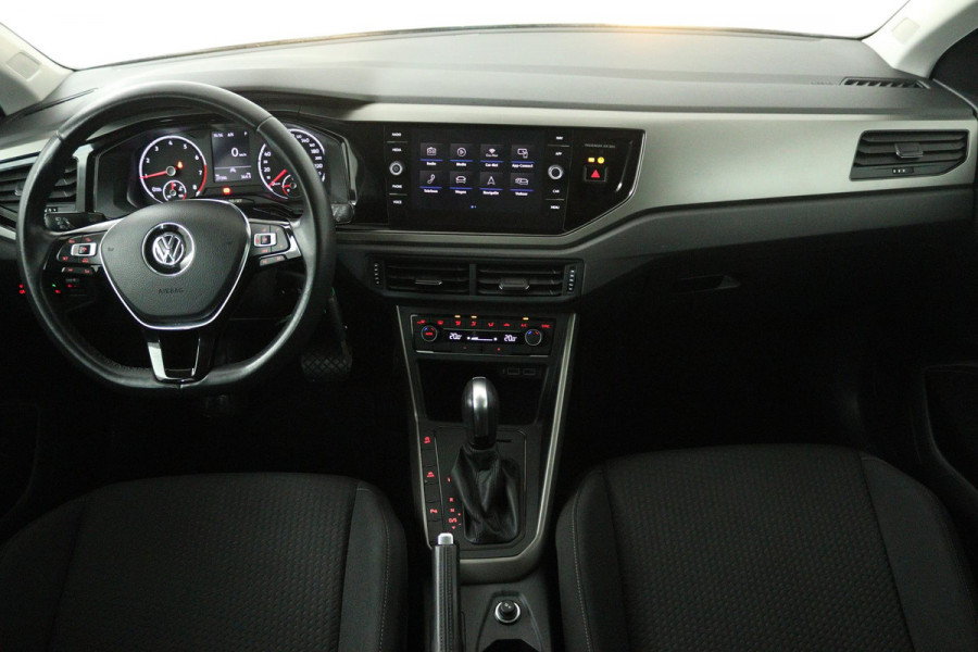 Volkswagen Polo 1.0 TSI Comfortline Business (ACHTERUITRIJCAMERA, NAVIGATIE CARPLAY, PARKEERSENSOREN, CRUISE CONTROL ADAPTIEF)