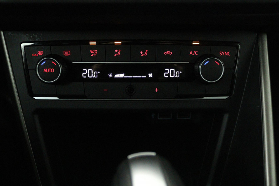 Volkswagen Polo 1.0 TSI Comfortline Business (ACHTERUITRIJCAMERA, NAVIGATIE CARPLAY, PARKEERSENSOREN, CRUISE CONTROL ADAPTIEF)
