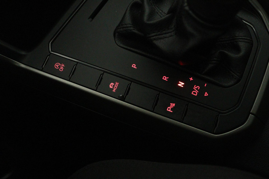 Volkswagen Polo 1.0 TSI Comfortline Business (ACHTERUITRIJCAMERA, NAVIGATIE CARPLAY, PARKEERSENSOREN, CRUISE CONTROL ADAPTIEF)