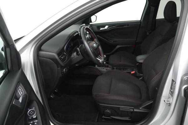 Ford FOCUS Wagon 1.0 EcoBoost Hybrid Vignale (PANORAMADAK, STOEL/STUUR VERWARMING, ACHTERUITRIJCAMERA, LANE-ASSIST)