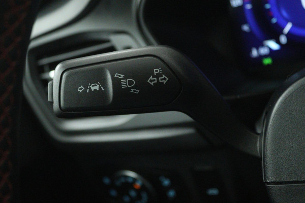 Ford FOCUS Wagon 1.0 EcoBoost Hybrid Vignale (PANORAMADAK, STOEL/STUUR VERWARMING, ACHTERUITRIJCAMERA, LANE-ASSIST)