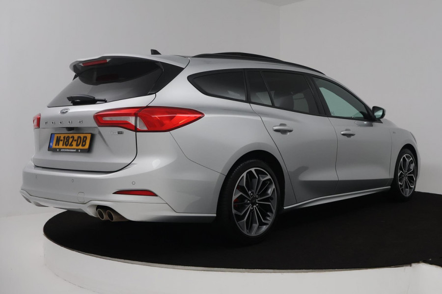 Ford FOCUS Wagon 1.0 EcoBoost Hybrid Vignale (PANORAMADAK, STOEL/STUUR VERWARMING, ACHTERUITRIJCAMERA, LANE-ASSIST)