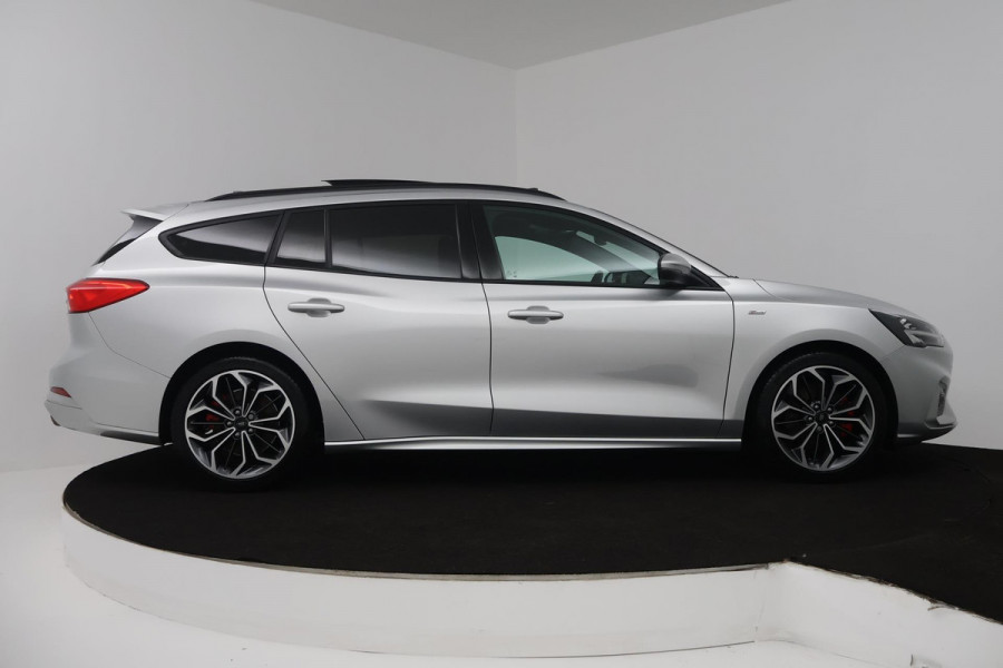 Ford FOCUS Wagon 1.0 EcoBoost Hybrid Vignale (PANORAMADAK, STOEL/STUUR VERWARMING, ACHTERUITRIJCAMERA, LANE-ASSIST)