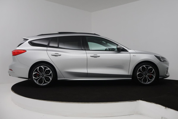 Ford FOCUS Wagon 1.0 EcoBoost Hybrid Vignale (PANORAMADAK, STOEL/STUUR VERWARMING, ACHTERUITRIJCAMERA, LANE-ASSIST)