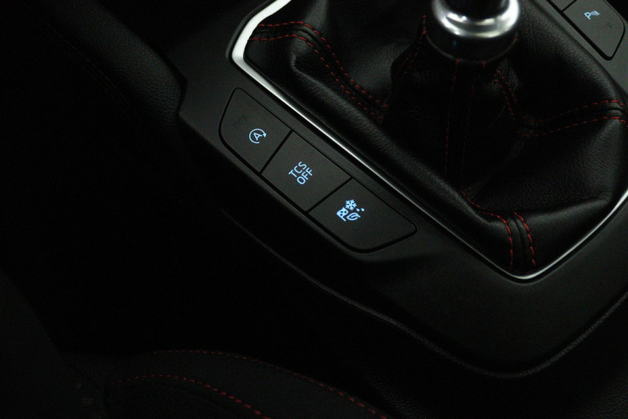 Ford FOCUS Wagon 1.0 EcoBoost Hybrid Vignale (PANORAMADAK, STOEL/STUUR VERWARMING, ACHTERUITRIJCAMERA, LANE-ASSIST)