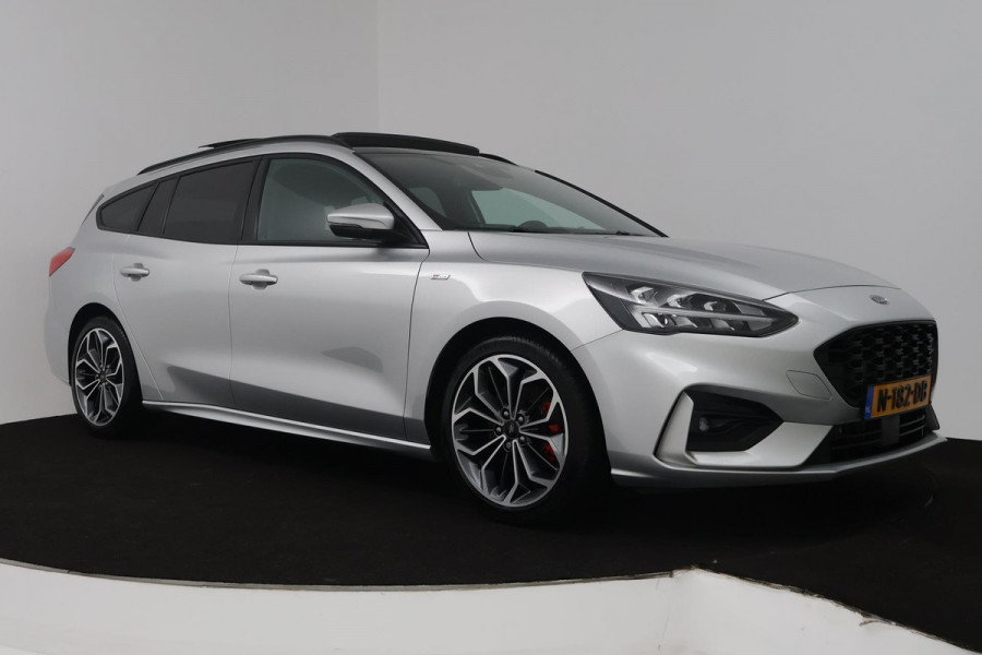 Ford FOCUS Wagon 1.0 EcoBoost Hybrid Vignale (PANORAMADAK, STOEL/STUUR VERWARMING, ACHTERUITRIJCAMERA, LANE-ASSIST)
