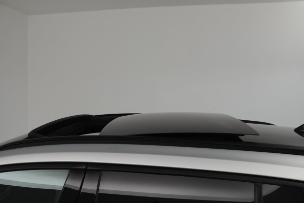 Ford FOCUS Wagon 1.0 EcoBoost Hybrid Vignale (PANORAMADAK, STOEL/STUUR VERWARMING, ACHTERUITRIJCAMERA, LANE-ASSIST)