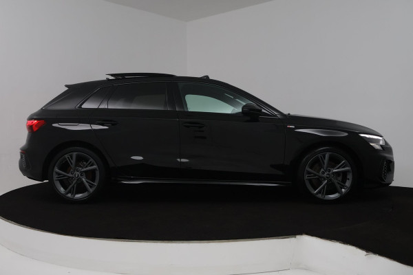 Audi A3 Sportback 30 TFSI S edition (PANORAMADAK, LANE-ASSIST, CRUISE CONTROL, PARKEERSENSOREN, NAVIGATIE)