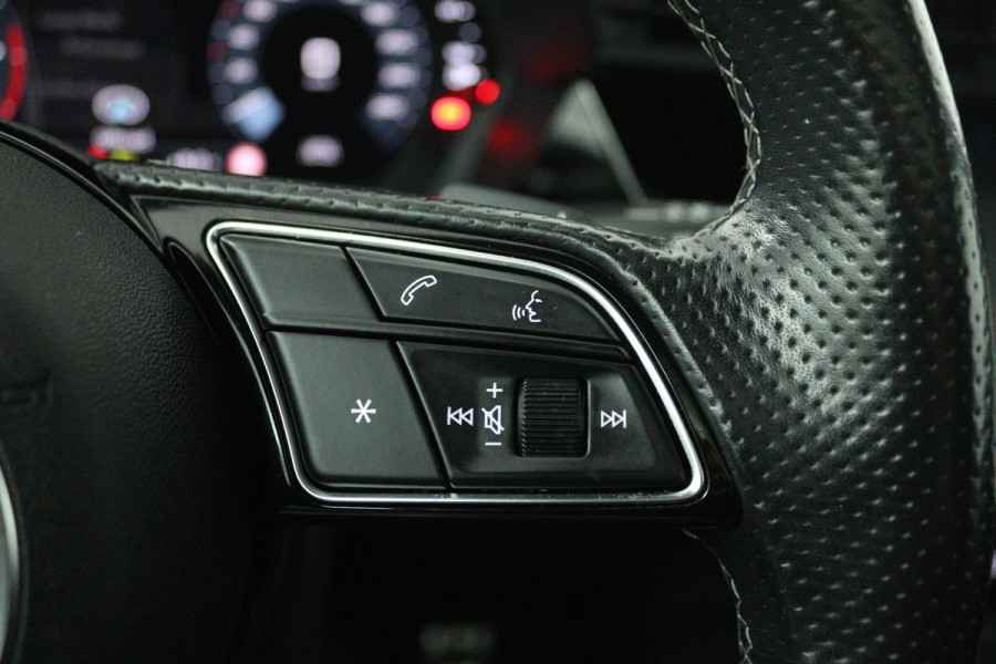 Audi A3 Sportback 30 TFSI S edition (PANORAMADAK, LANE-ASSIST, CRUISE CONTROL, PARKEERSENSOREN, NAVIGATIE)