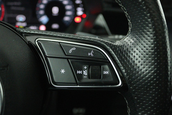 Audi A3 Sportback 30 TFSI S edition (PANORAMADAK, LANE-ASSIST, CRUISE CONTROL, PARKEERSENSOREN, NAVIGATIE)