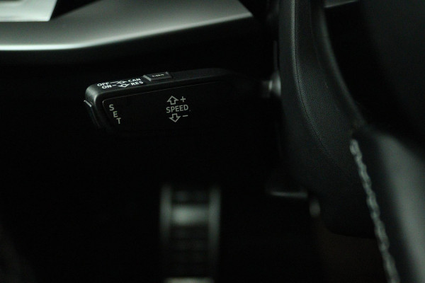Audi A3 Sportback 30 TFSI S edition (PANORAMADAK, LANE-ASSIST, CRUISE CONTROL, PARKEERSENSOREN, NAVIGATIE)