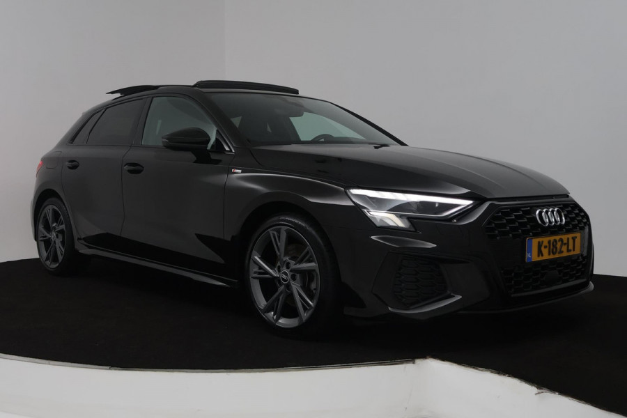 Audi A3 Sportback 30 TFSI S edition (PANORAMADAK, LANE-ASSIST, CRUISE CONTROL, PARKEERSENSOREN, NAVIGATIE)