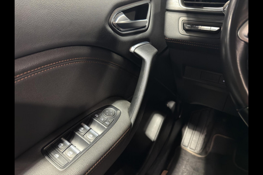 Renault Captur E-TECH Plug-in Hybrid Initiale Panoramadak | Leder | Bose | 360 Camera | Two Tone Dak |