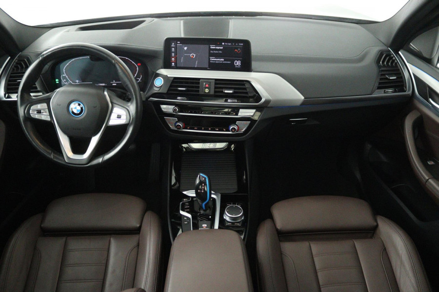 BMW iX3 High Executive 80 kWh (PANORAMADAK, SoH 97.7% TREKHAAK, SFEERVERLICHTING, STOELVERWARMING, ACHTERUITRIJCAMERA, NAVIGATIE)