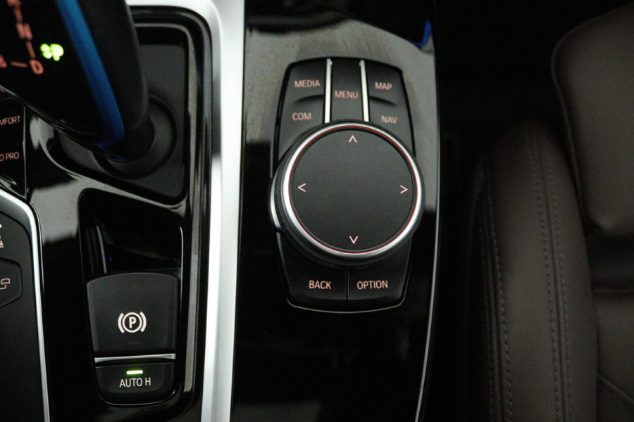 BMW iX3 High Executive 80 kWh (PANORAMADAK, SoH 97.7% TREKHAAK, SFEERVERLICHTING, STOELVERWARMING, ACHTERUITRIJCAMERA, NAVIGATIE)